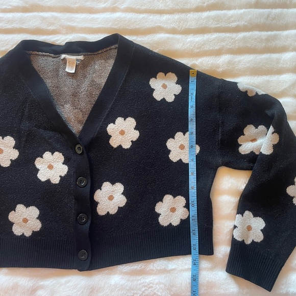 Daisy flower cropped cardigan sweater - Picture 7 of 10